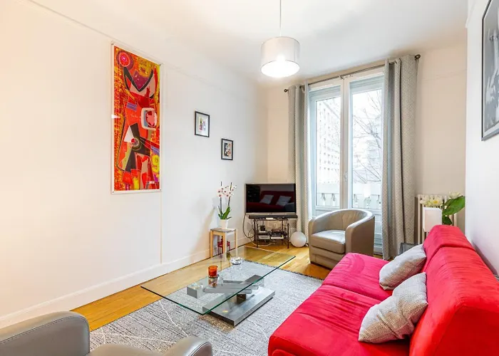 Daire Guestready - A Humble In Auteuil *